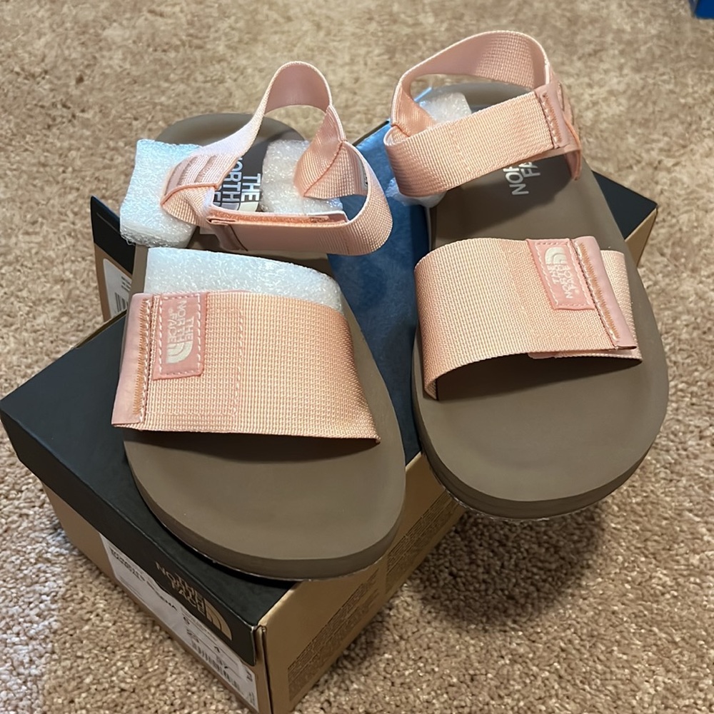 North Face NIB light pink Skeena sandals - Picture 6 of 15
